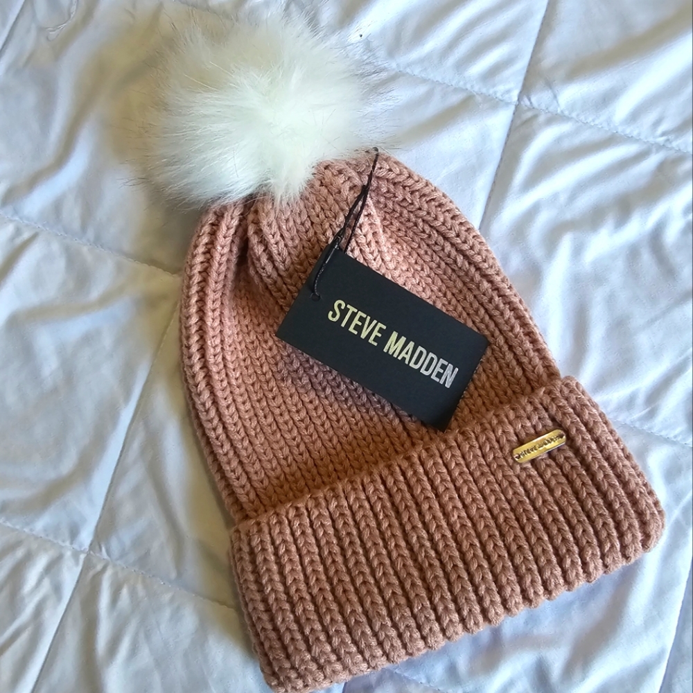 *NWT* Steve Madden Beanie